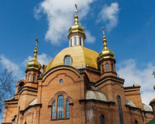 Мариупольчанка с маленьким сыном воровали металл из храма (ФОТО)