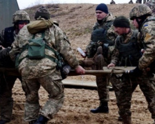 Двое украинских бойца ранены: Донбасс обстреляли из запрещенного оружия