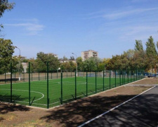 На территории мариупольских школ создадут спортивные площадки