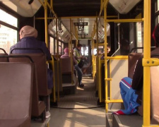 В мариупольском транспорте начинают считать пассажиров: больше 10 не уедет