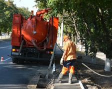 Ливневую канализацию в Мариуполе прочищает специальная техника (ФОТО)