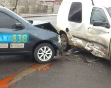 В Мариуполе в тройном ДТП пострадал пассажир такси