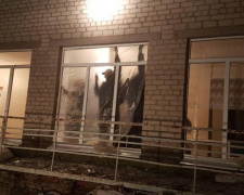 В Новолуганске после обстрела выявили десятки элементов РСЗО "Град". Проводятся восстановительные работы (ФОТО)