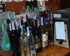 Из мариупольских магазинов изъяли нелегальный алкоголь на 650 тысяч гривен