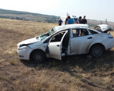 Под Мариуполем женщину зажало в машине в результате аварии (ФОТО)