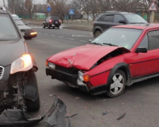 На Левобережье Мариуполя столкнулись легковушки