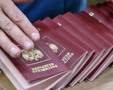 Спочатку - російський паспорт, потім - компенсація за житло: як окупанти шантажують маріупольців