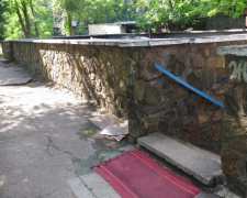В Мариуполе открыт подземный туалет советских времен с красной ковровой дорожкой (ФОТОФАКТ)