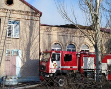 На Донетчине десятки спасателей тушил пожар в Доме культуре (ФОТО+ВИДЕО)