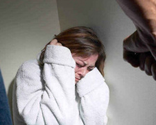 Дело о домашнем насилии: мариупольский суд запретил тирану приближаться к жене полгода