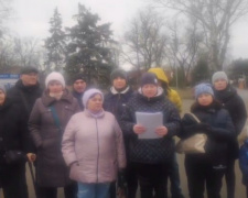 "Ми бездомні через вас" -  мешканці Маріуполя обурені діями окупантів