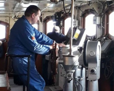 В Мариуполе ледокол «Капитан Белоусов» начал ходовые испытания (ФОТОФАКТ)