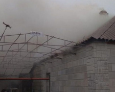 В Мариуполе горел дом с газовыми баллонами (ФОТО)