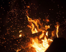 В Мариуполе ночью загорелся магазин