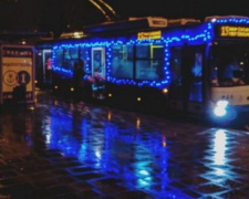 В Мариуполе появился первый новогодний транспорт (ФОТО)