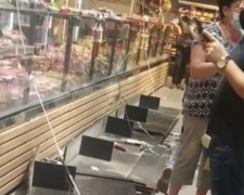В мариупольском супермаркете обвалился потолок: пострадали две покупательницы