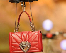 Новая коллекция сумок Dolce & Gabbana в Милане пролетела на дронах (ФОТО+ВИДЕО)