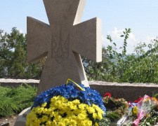 В  Мариуполе установили памятник военнослужащим, павшим за Украину (ФОТО)
