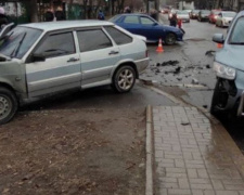В Мариуполе утром столкнулись «ВАЗ» и «Hyundai», пострадали два человека