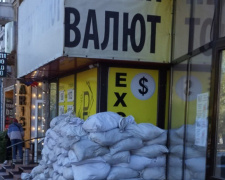 Від валюти "скрєпи" іржавіють: окупанти у Донецьку закрили всі обмінники 