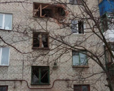 В Авдеевке из разрушенного снарядом дома эвакуировали ночью многодетную семью (ФОТО)