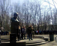 В Авдеевке собралось свыше 700 человек на митинг против блокады в Донбассе (ФОТО) (ДОПОЛНЕНО)