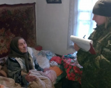 В Донецкой области сын бросил голодную мать в доме без отопления