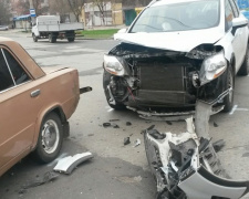 В Мариуполе на пересечении двух улиц произошла авария  (ФОТОФАКТ) (ДОПОЛНЕНО)
