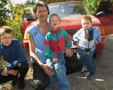 В Мариуполе отец-одиночка из-за пожара остался с тремя детьми на улице (ФОТО)