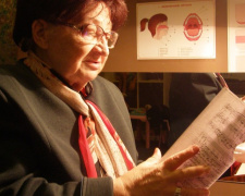 В Мариуполе уникальная женщина-педагог обучала незрячих людей игре на фортепиано (ФОТО+ВИДЕО)