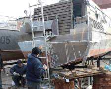 В Мариуполе восстановили катер морской охраны, который подорвался на мине (ФОТО)