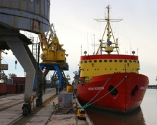 В Мариупольском порту после ремонта испытали 62-летний ледокол "Капитан Белоусов"
