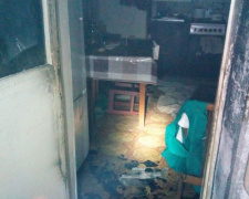 В результате пожара в Мариуполе погибла женщина, 5-летний ребенок получил ожоги (ФОТО)