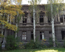 В центре Мариуполя встретились две параллельные реальности (ВИДЕО)