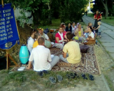 В центре Мариуполя предлагают путешествие на другие планеты (ФОТО+ВИДЕО)