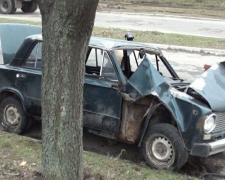 В Мариуполе автомобиль потерял колесо и перевернулся (ФОТО)