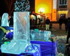 Мариуполь украсили сказочными ледяными скульптурами (ФОТО)