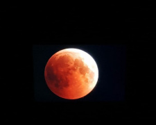 Мариупольцы массово наблюдали самое длинное лунное затмение столетия (ФОТО+ВИДЕО)
