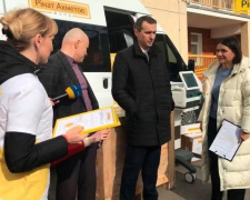 Фонд Рината Ахметова передал МОЗ Украины оборудование для борьбы с коронавирусом