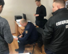 В Донбассе чиновник обманул пожилую женщину, присвоив около четверти миллиона гривен