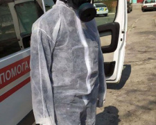 Переполох в Мариуполе: к «больному» мужчине приехала полиция и медики в защитных костюмах (ФОТО)