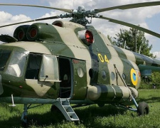 Военный вертолет доставил двух украинских военных из Мариуполя в Днепр