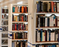 Мариупольцы могут найти нужную литературу, не выходя из дома: в городских библиотеках внедряется «Е-книга»
