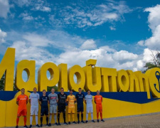 ФК «Мариуполь» презентовал новую форму для игр в Украинской Премьер-лиге (ФОТО)