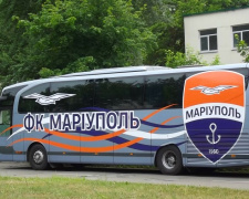 Мариупольские футболисты отправились на сборы в заново брендированном автобусе (ФОТО)