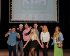 Известные комедийные актеры пригласили на финал Кубка юмора в Мариуполе (ВИДЕО)