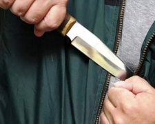 В Мариуполе мужчина пырнул себя ножом из-за маленькой пенсии