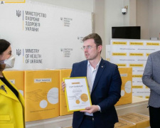 Фонд Рината Ахметова передал МОЗ Украины 300 000 экспресс-тестов для выявления коронавируса