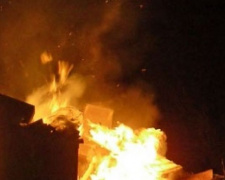   «Эпидемия» воровства и поджогов: В Мариуполе евроконтейнеры бросают под поезда и сжигают