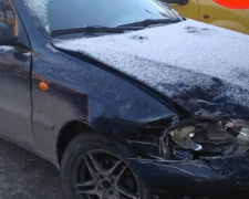 В Мариуполе пьяный водитель не поделил дорогу с припаркованным авто